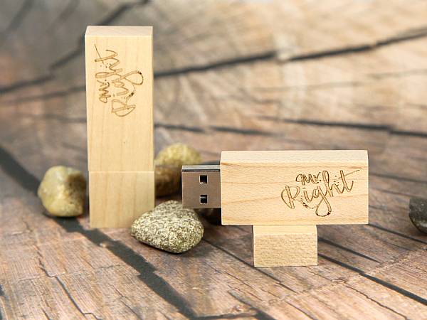 usb stick holz hell natur gravur werbung.JPG