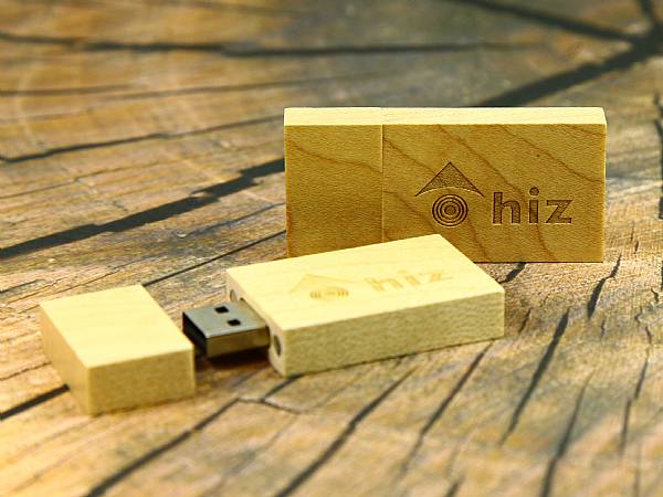 usb stick holz hell natur logo werbung