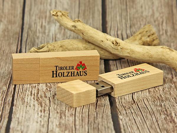 usb stick holz hell schlicht natur werbung logo