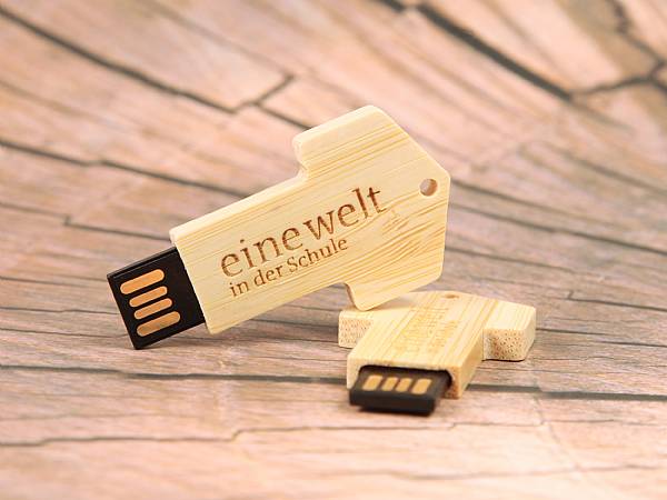 usb stick holz key schluesselform natur gravur logo