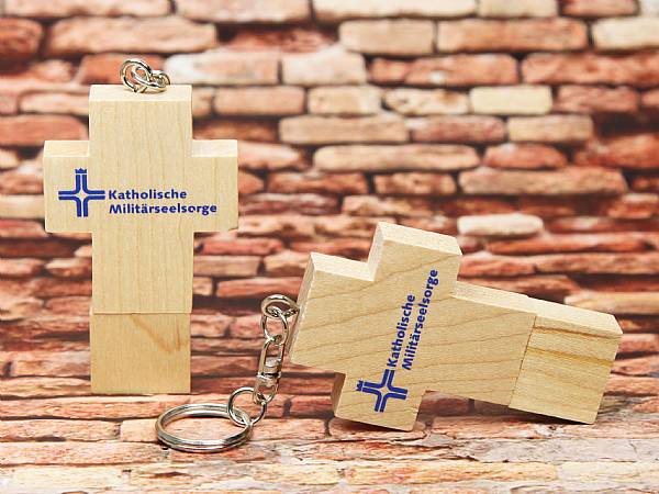 usb stick kreuz holzkreuz natur braun militär