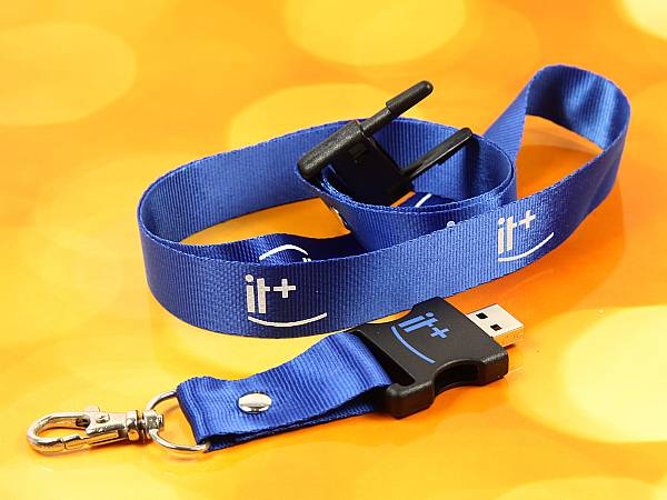 usb stick lanyard umhängeband messe blau logo weiss karabiner