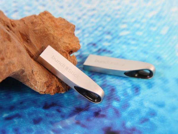 Praktischer USB-Stick in elegantem Design, ideal für individuelle Firmenlogos und Werbeaktionen.