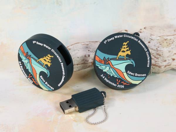 USB-Stick in runder Form mit Grafiken zur 5. Tiefenwasserzirkulationsforschungskonferenz in Bremen, September 2026.