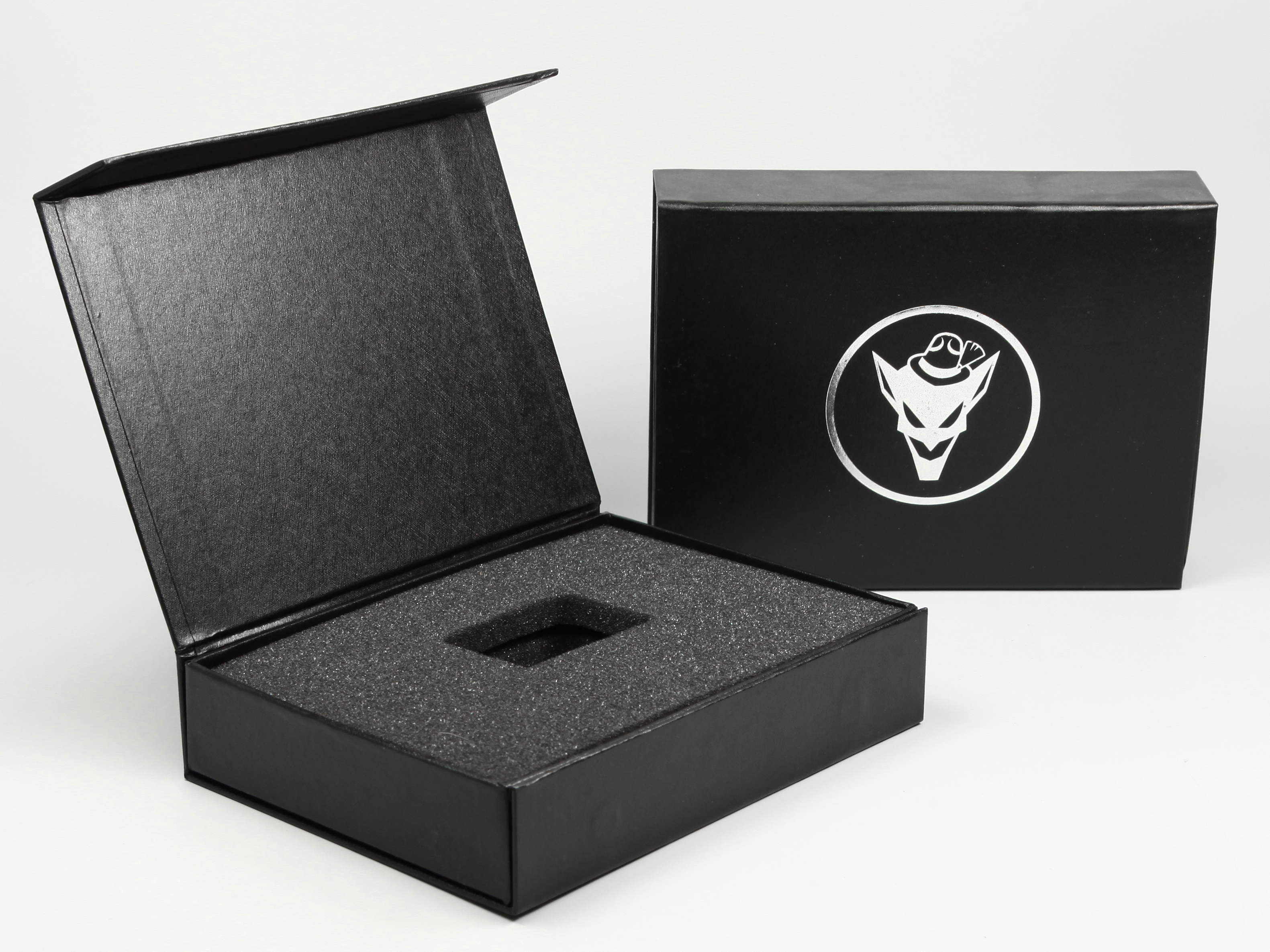 geschenkverpackung box schachtel schwarz logo weiss