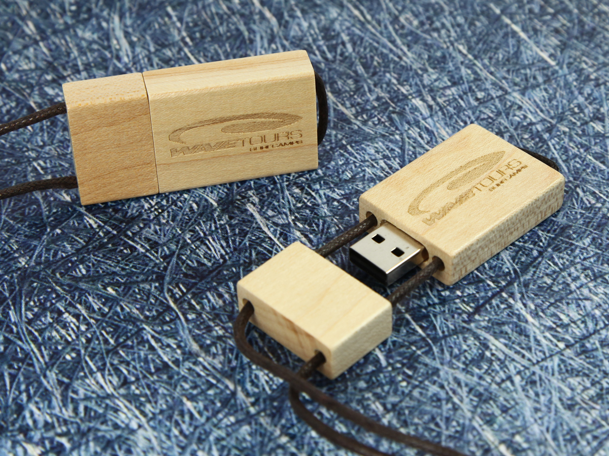 usb stick holz hell natur logo schnur kordel