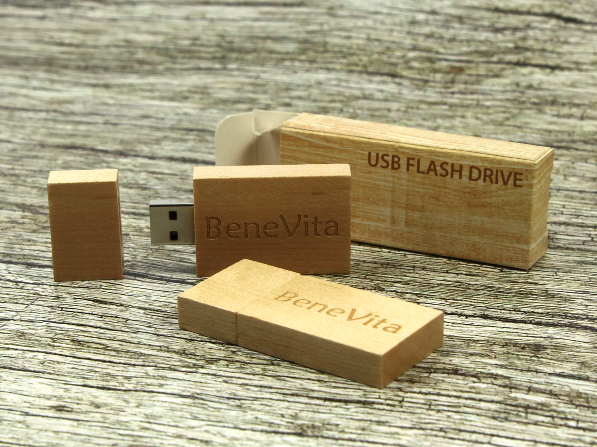 usb stick holz hell natur logo verpackung