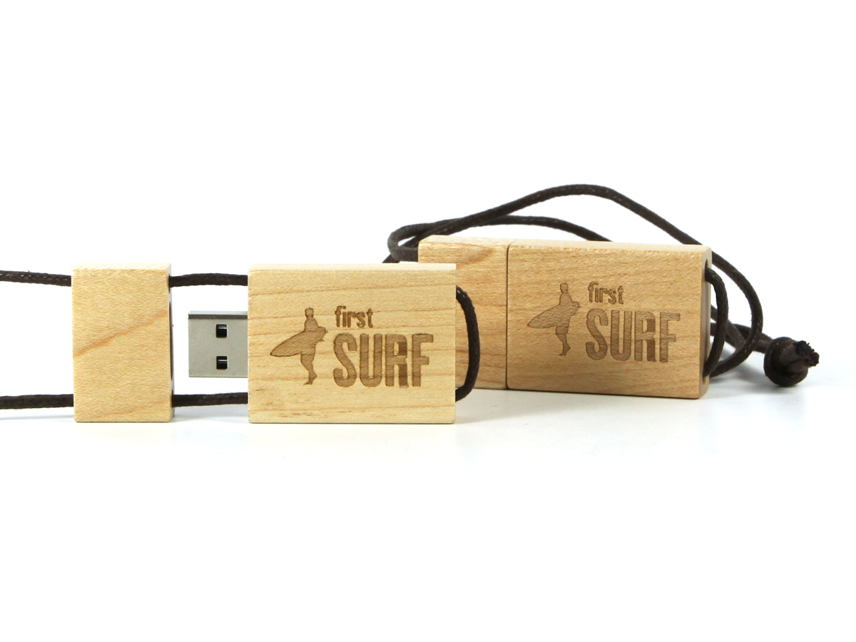 usb stick holz hellbraun eckig schlicht lederband logo