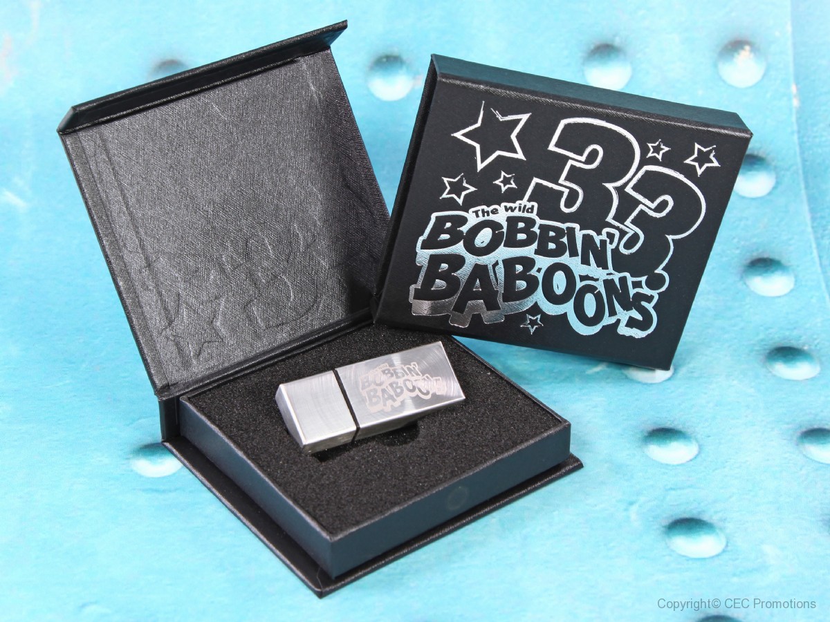 usb stick metall gravur silber matt verpackung prägung