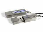 Zwei stilvolle USB-Sticks aus Metall mit personalisierbarem Logo-Bereich für Unternehmen.