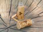 USB-Stick aus Holz mit natürlicher Maserung und Platz für eine individuelle Logo-Gravur. Ideal für umweltbewusste Markenpräsenz.