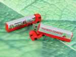 USB-Stick in Form eines roten Trucks mit personalisierbarem Logo-Bereich für kreative Werbezwecke.