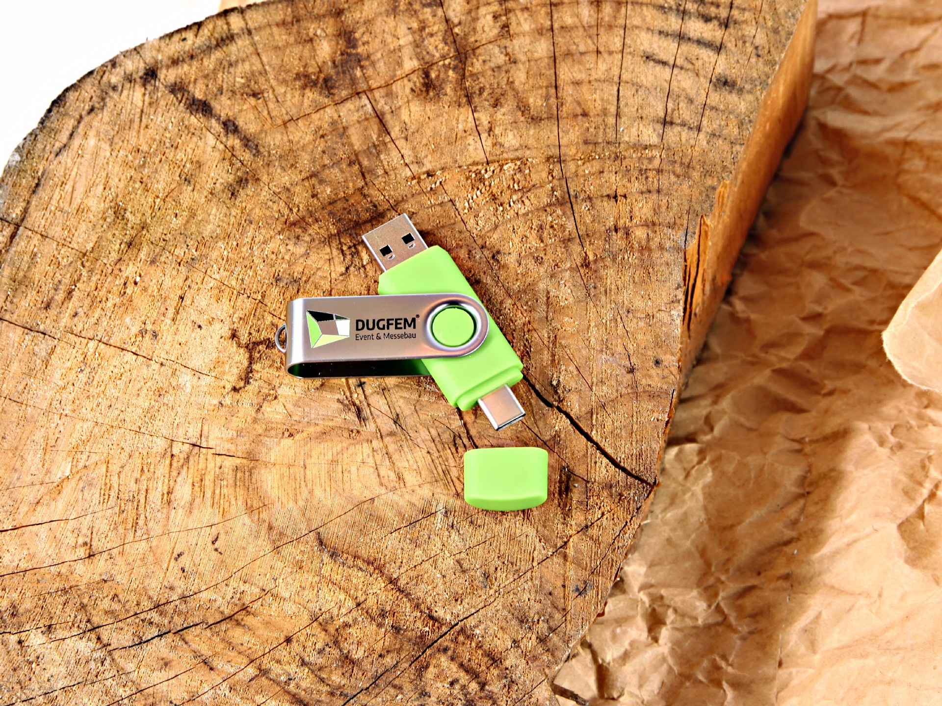 Grüner USB Dual Twister mit praktischem Design.
