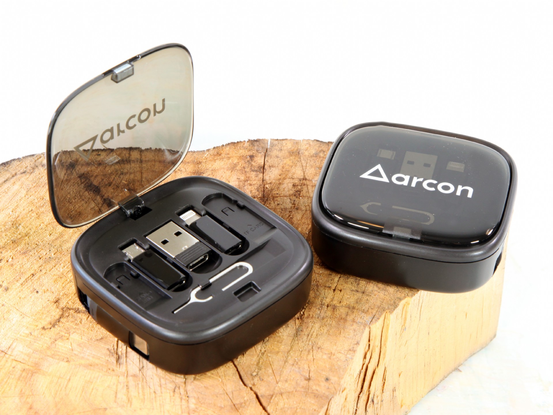 Adapter-Set mit verschiedenen Anschlüssen in praktischer Box, ideal für mobile Geräte und individuelle Bedruckung.