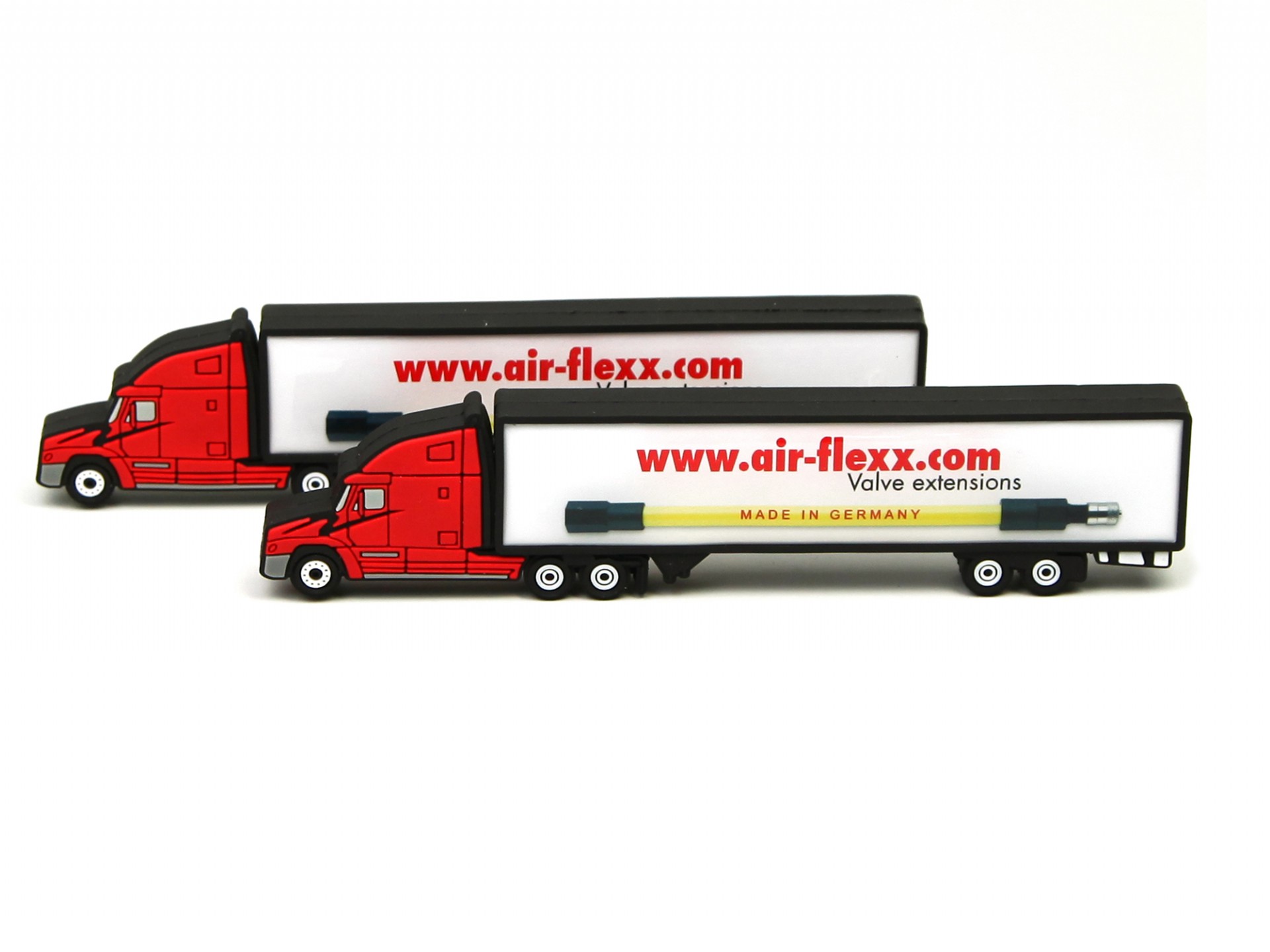 USB-Stick im Lkw-Design mit bedruckbarem Logo-Bereich und einem leuchtend roten Gehäuse für individuelle Werbezwecke.