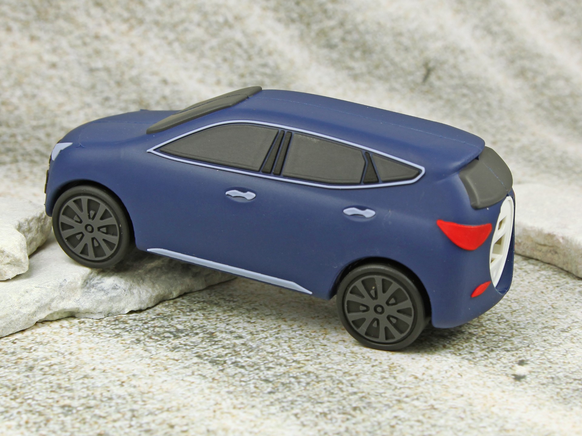 powerbank akku auto gelände fahrzeug werbung