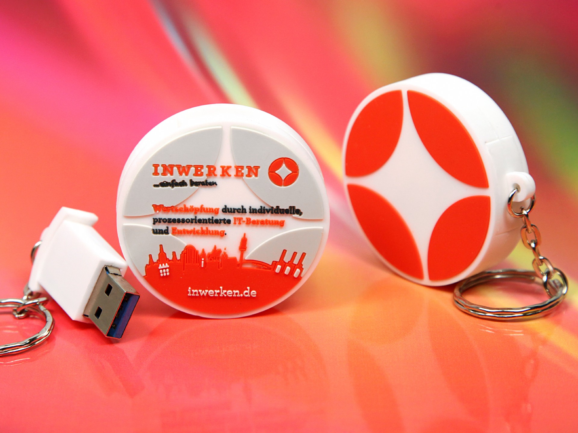 runder usb stick logo sonderform inwerken