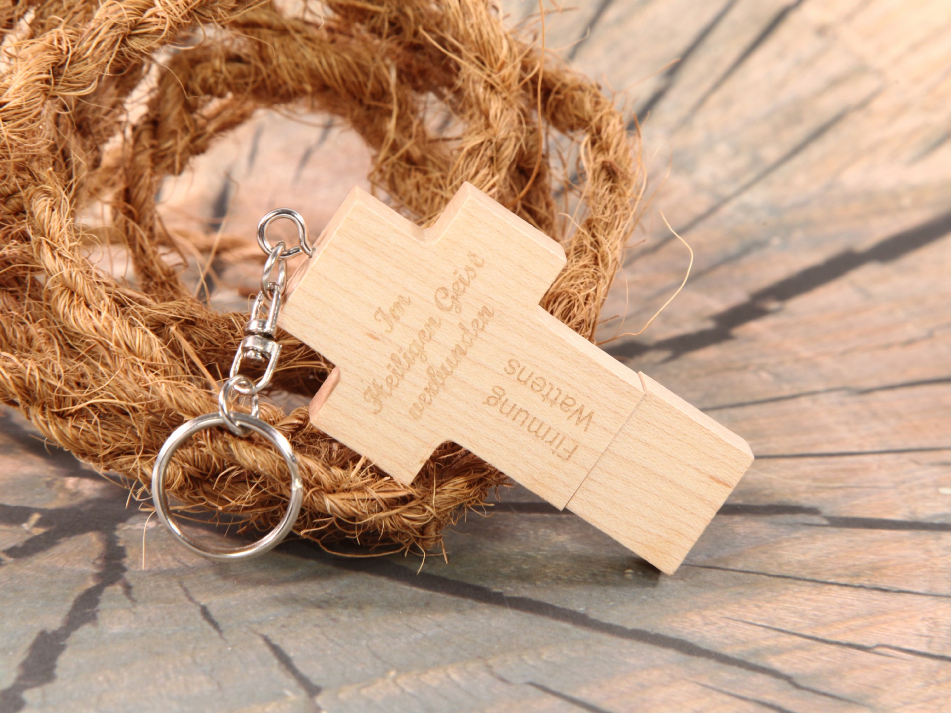 usb holzkreuz kreuz holz religion christ gott glauben