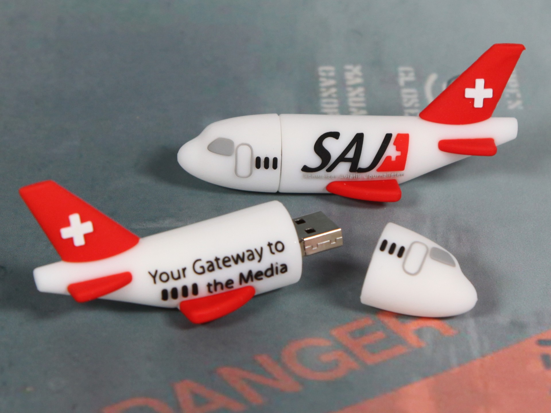 usb stick flugzeug transport flughafen reisen werbung logo