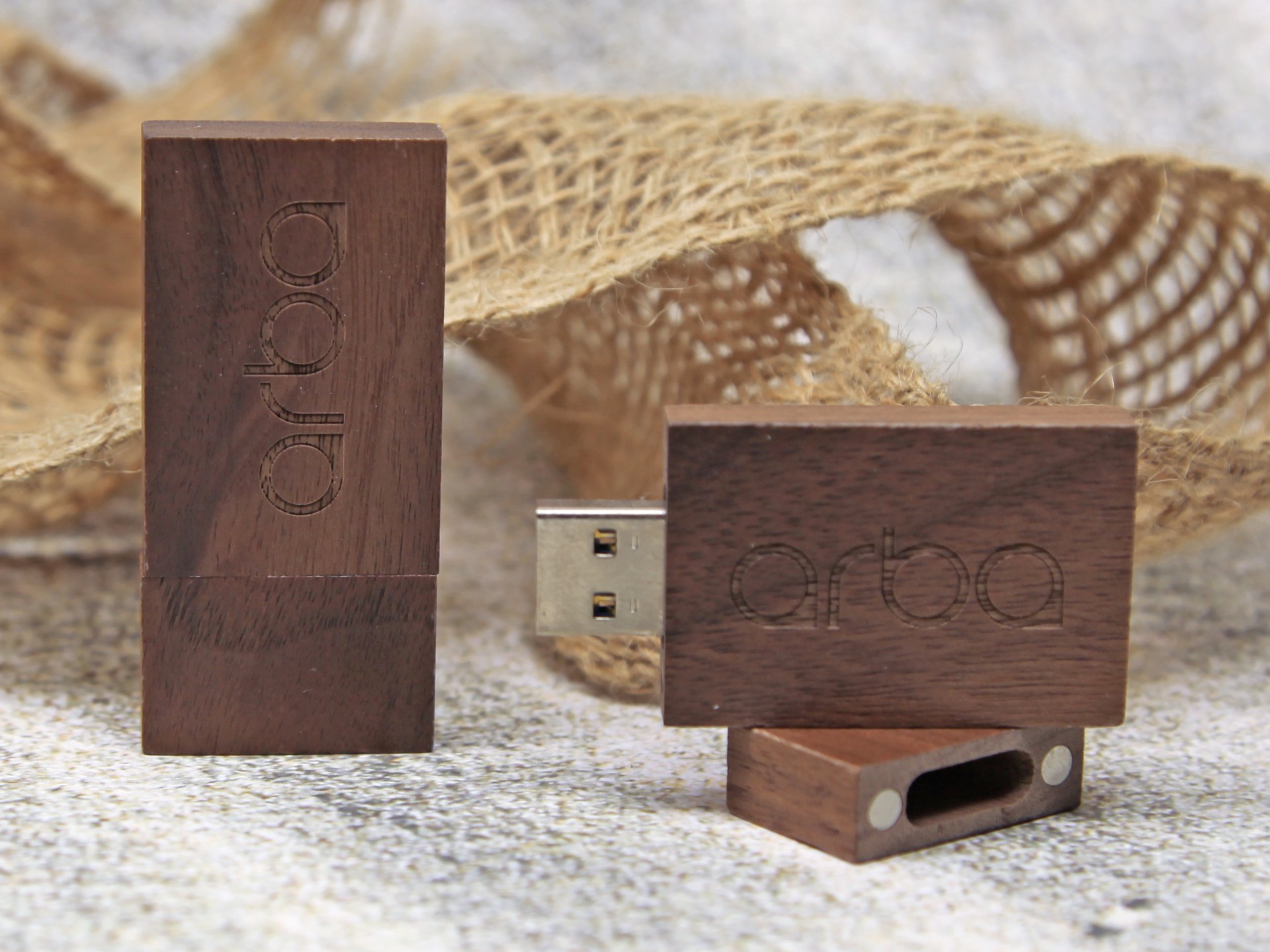 usb stick holz dunkel braun gravur logo