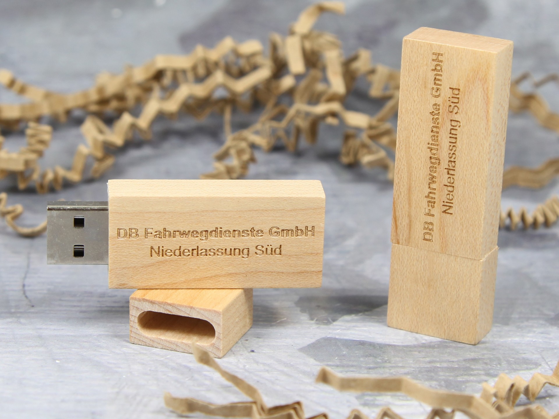 usb stick holz natur braun schlicht logo gravur