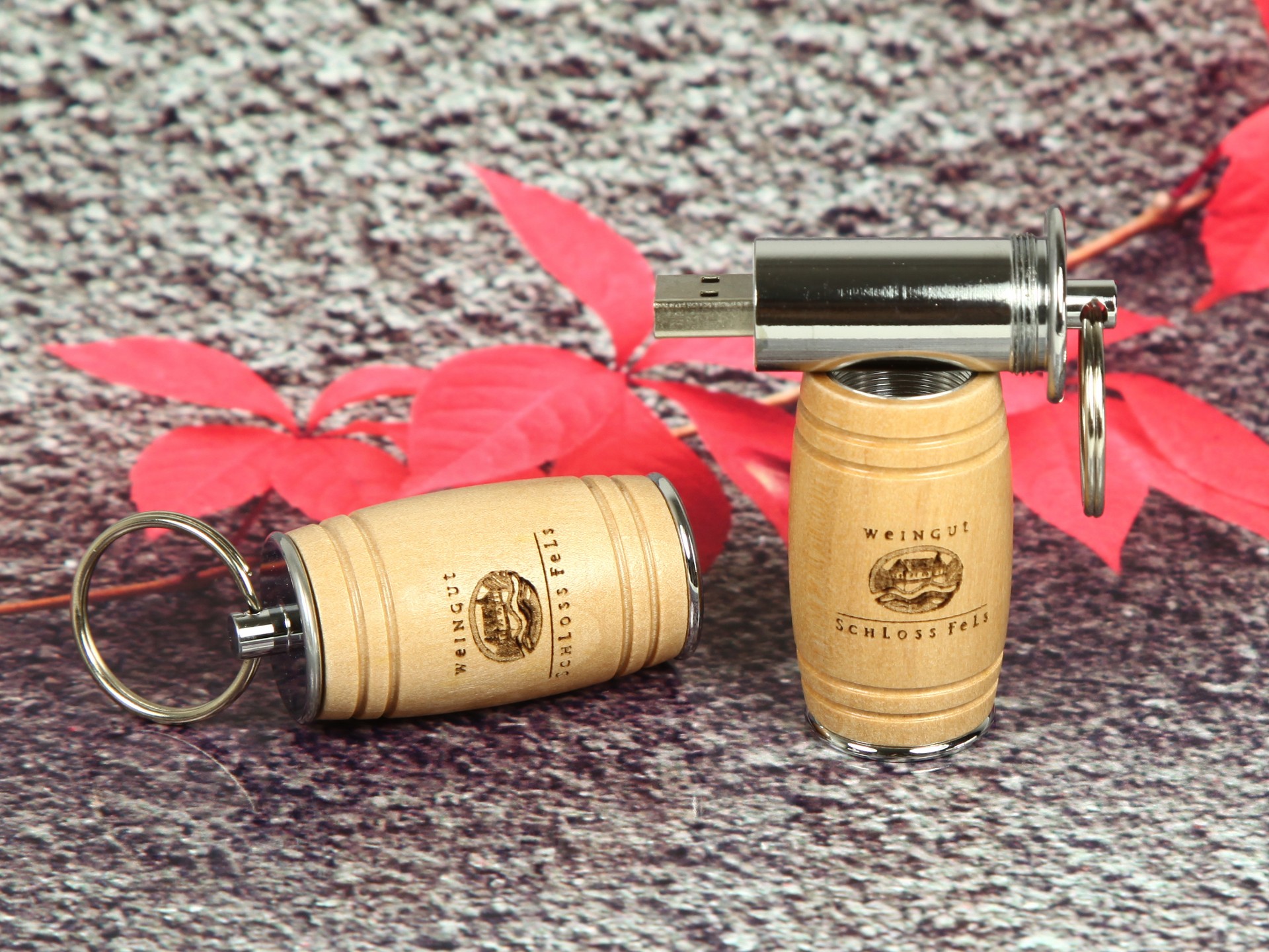 usb stick holzfass fass holz hell wein werbung