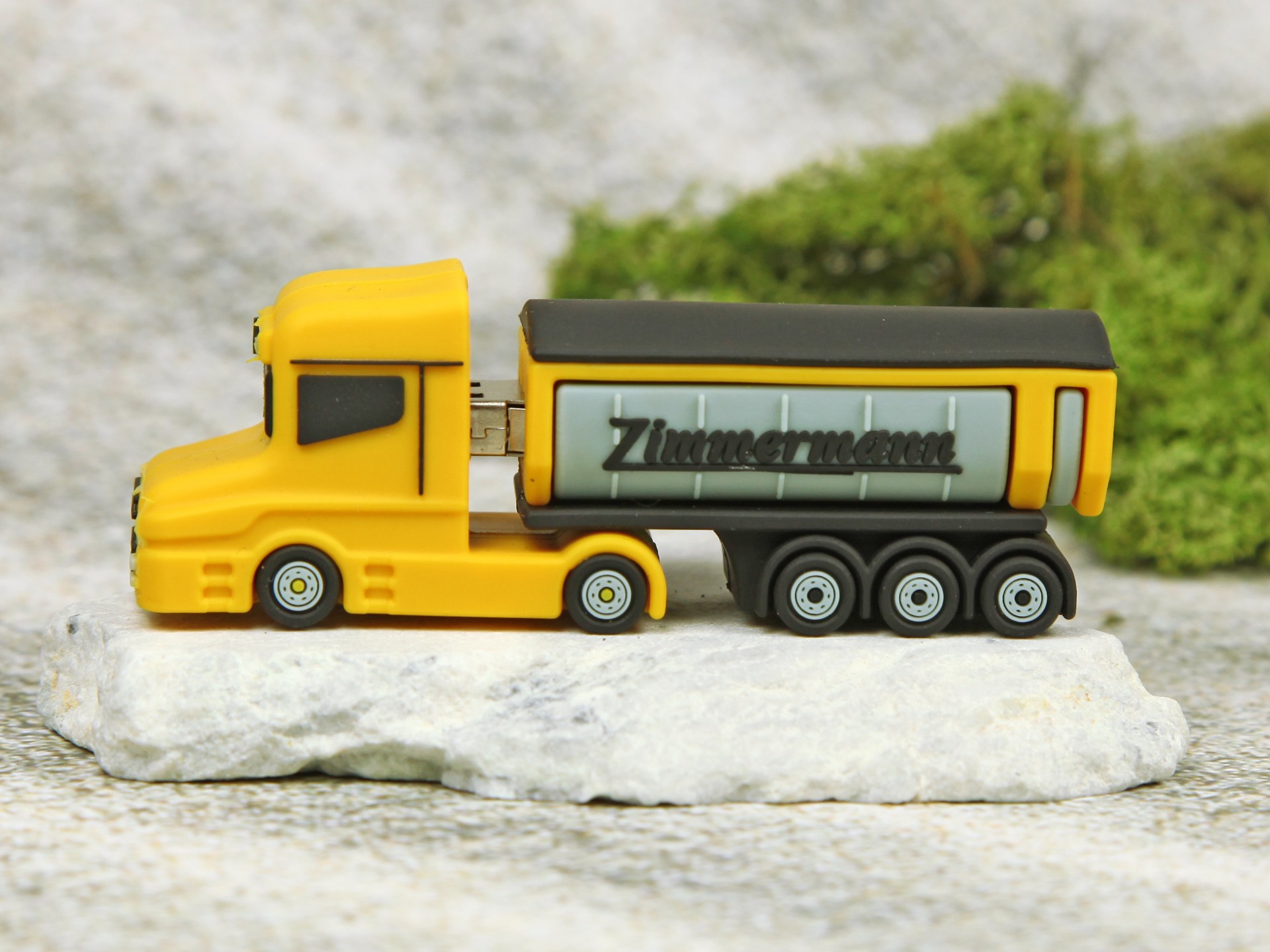 usb stick lkw transporter truck verkehr strasse