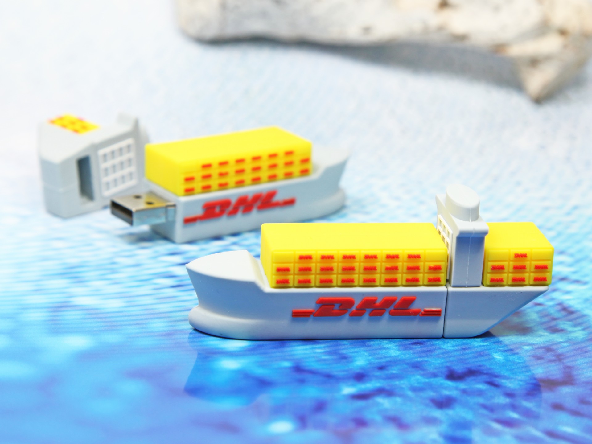 usb stick schiff boot container transport see dhl