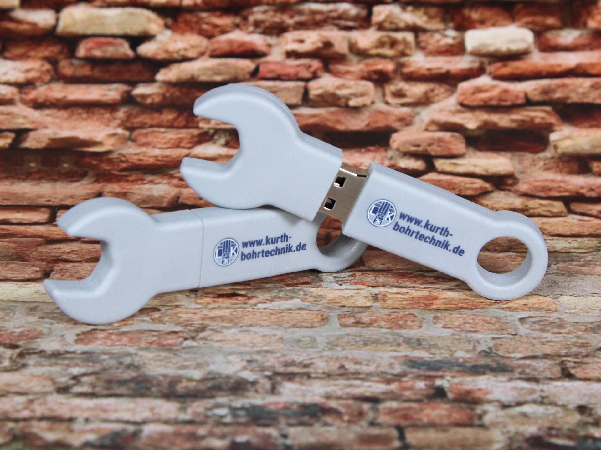 usb stick schraubenschluessel handwerk bau logo digitaldruck