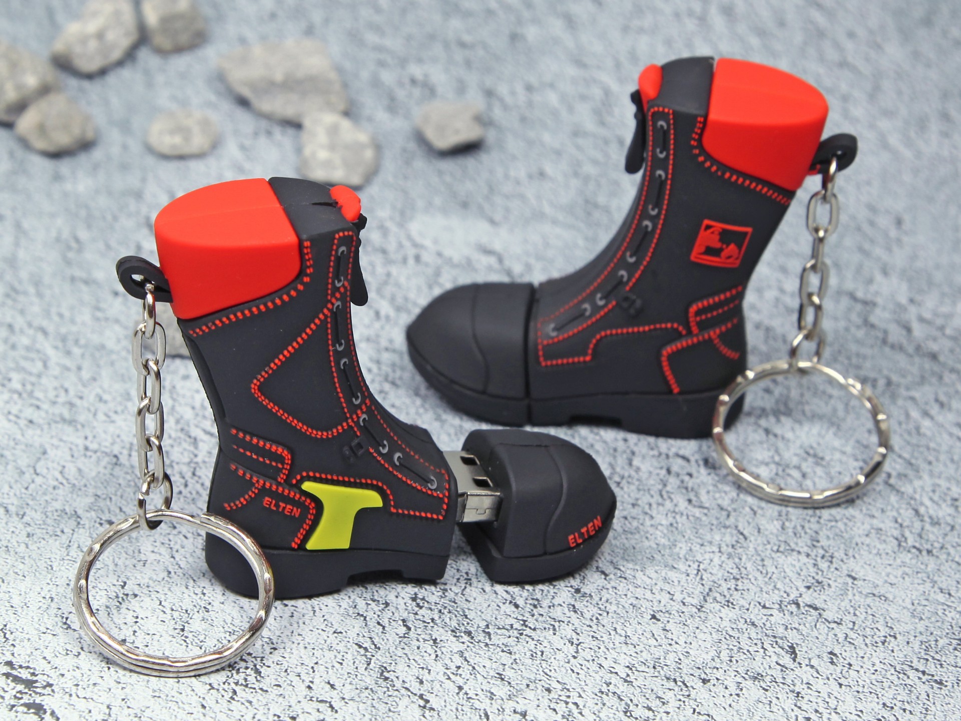 usb stick schuhe stiefel sport sonderanfertigung wandern