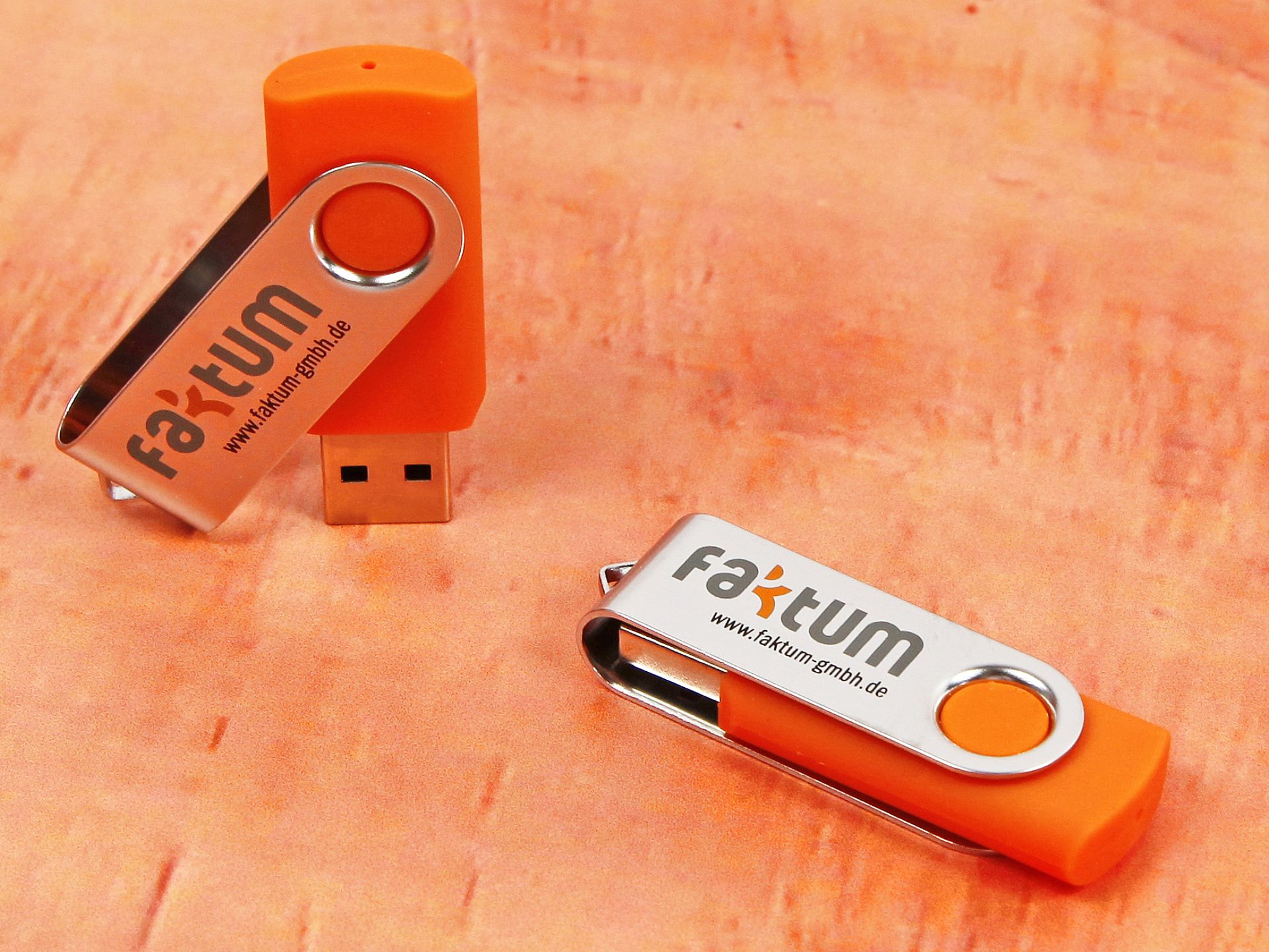 usb stick twister buegel drehbar silber orange logo