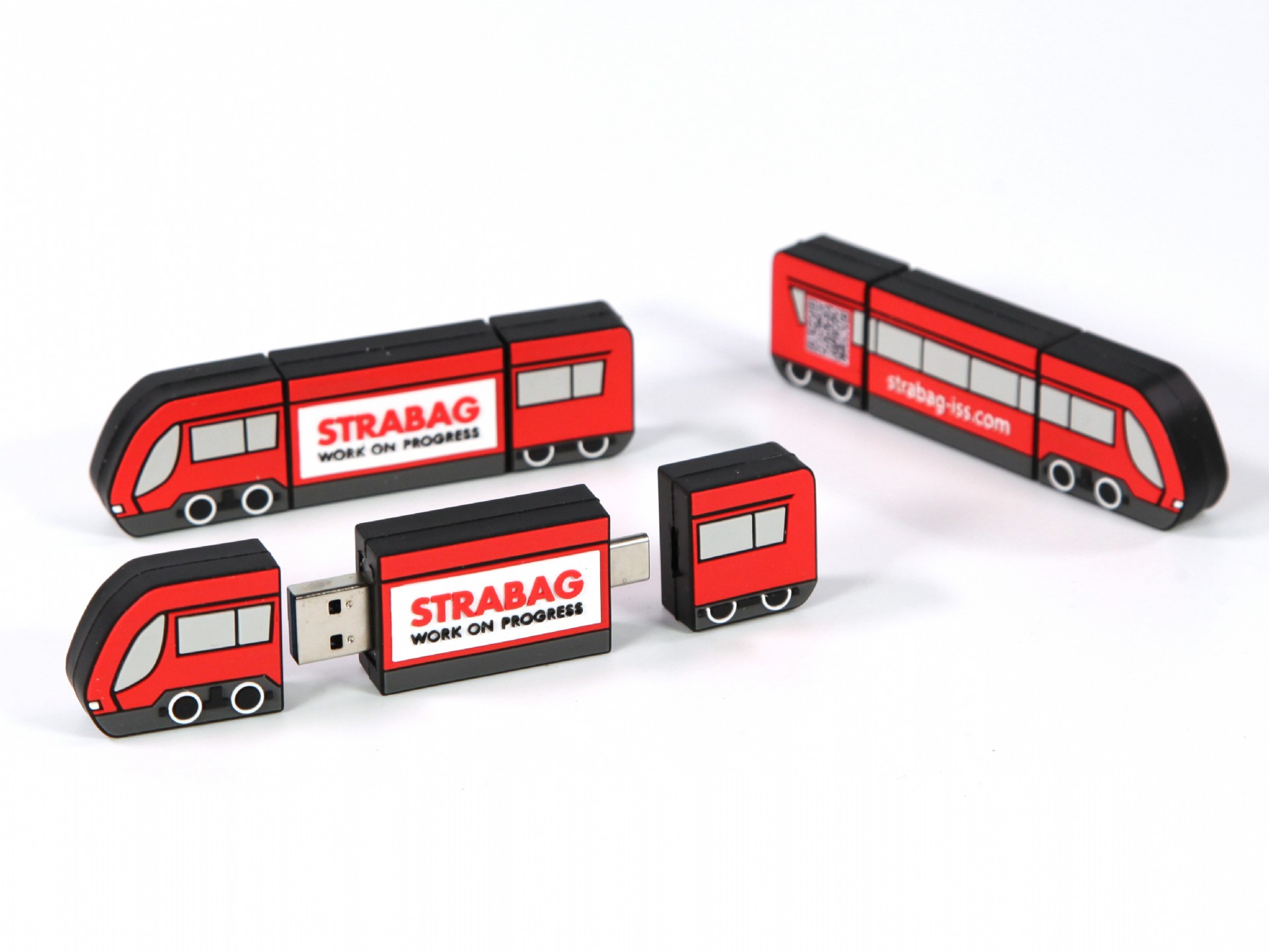 USB-Stick in Form einer Straßenbahn mit individueller Bedruckung für Markenwerbung und Projekthighlights.